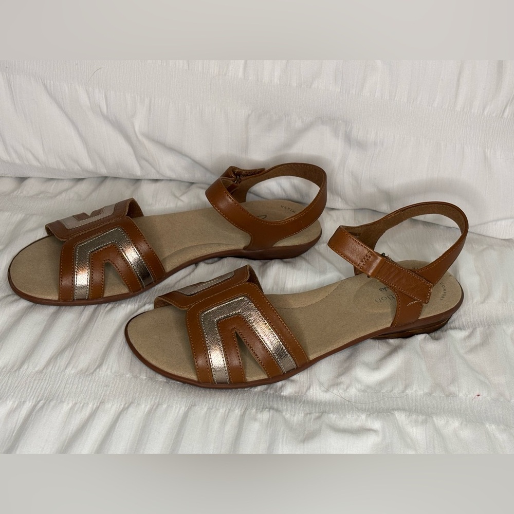 Women's Clarks Ada Mist Tan Metallic Combi Leather Sandal -size 6.5 - Picture 4 of 11